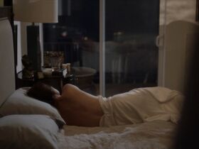 Мора Тирни голая – Любовники s05e01 (2019) #2