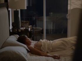 Мора Тирни голая – Любовники s05e01 (2019) #4