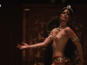 Эмилии Биазон голая – Сантос Дюмон s01e04 (2019)