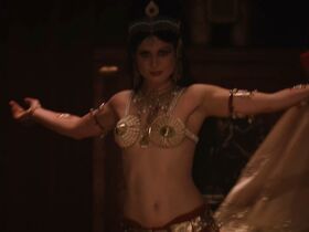 Эмилии Биазон голая – Сантос Дюмон s01e04 (2019) #3