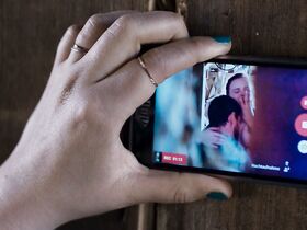 Мария-Виктория Драгуш голая – Потерянная (2018) #5