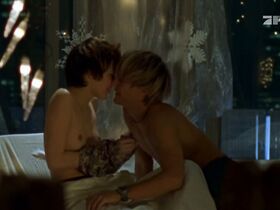 Яна Штраулино голая – Абсолютно правильные мальчики (2002) #5