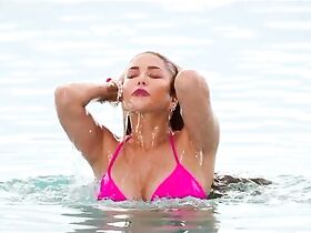 Санни Леоне секси – Проказники (2016) #8