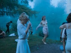 Валери Пахнер голая – Баухаус — новая эра s01e01 (2019) #13