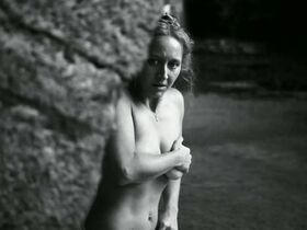 Валери Пахнер голая – Баухаус — новая эра s01e01 (2019) #14