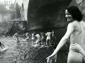 Валери Пахнер голая – Баухаус — новая эра s01e01 (2019) #15