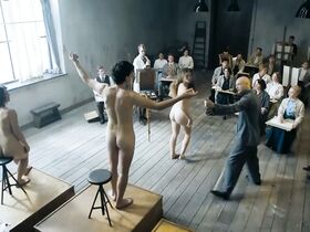 Валери Пахнер голая – Баухаус — новая эра s01e01 (2019) #7