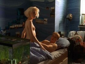 Надя Петри голая – Девочки снова сверху (2004)