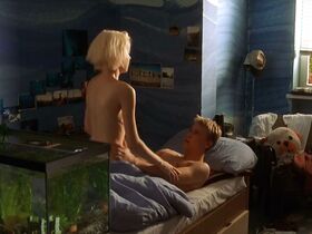 Надя Петри голая – Девочки снова сверху (2004) #3