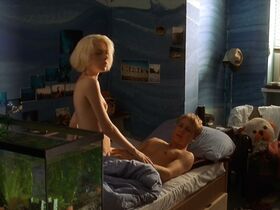 Надя Петри голая – Девочки снова сверху (2004) #4