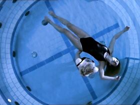 Надя Уль голая – Спящая красавица просыпается (2005) #3