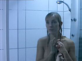 Надя Уль голая – Спящая красавица просыпается (2005) #8