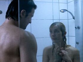 Надя Уль голая – Спящая красавица просыпается (2005) #9