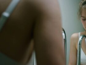 Хейли Лу Ричардсон секси – В метре друг от друга (2019) #3