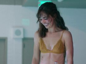 Хейли Лу Ричардсон секси – В метре друг от друга (2019) #8