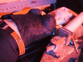 Дахлия Десэйд голая – Дейзи Дёркинс против кровожадного монстра из Баррэн Пайнс (2019) #4