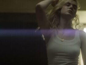 Эль Фаннинг секси – За мечтой (2018)