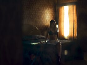 Нелл Тайгер Фри секси – Слишком стар, чтобы умереть молодым s01e03-04-07 (2019) #6