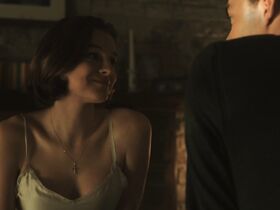 Эмма Коррин секси – Пенниуорт s01e01 (2019) #9