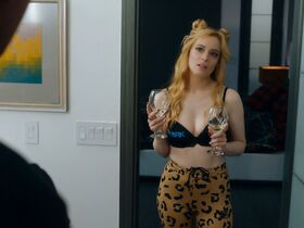 Гиллиан Джейкобс секси – Энджи Трайбека s04e03 (2019)
