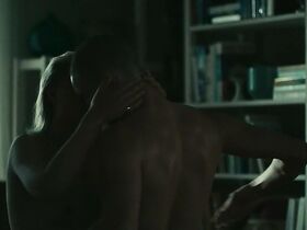 Теа Грин Лундберг голая – Вистинг s01e07 (2019) #5