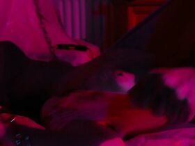 Сирша Дойл голая – Красная комната (2017) #3