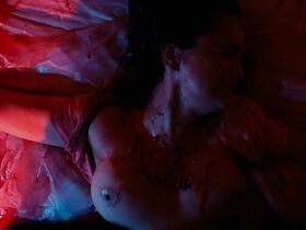 Сирша Дойл голая – Красная комната (2017) #7