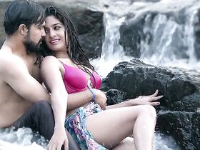 Неха Кхан секси – Shikari (2018) #16