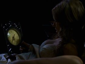 Дженнифер Лав Хьюитт секси – Говорящая с призраками s05e09 (2009)