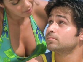 Малика Шерават секси – Искушение замужней женщины (2004) #14