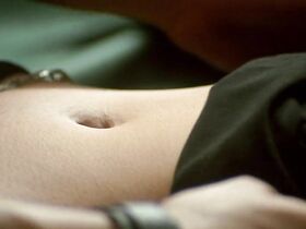 Малика Шерават секси – Искушение замужней женщины (2004) #4