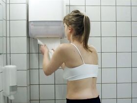 Сара Лефевр секси – Поль здесь (2017) #2