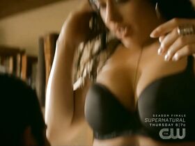 Джанин Мэйсон секси – Розуэлл, Нью-Мексико s01e13 (2019) #4