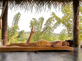 Санни Леоне секси – Темная сторона желания 2 (2012) #13