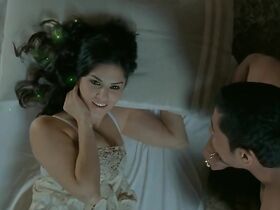 Санни Леоне секси – Темная сторона желания 2 (2012) #21