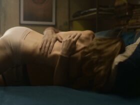 Эмма Гринвелл секси – Ладья s01e04 (2019) #5