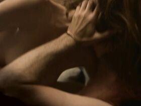 Эмма Гринвелл секси – Ладья s01e04 (2019) #8