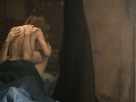 Эмма Гринвелл секси – Ладья s01e04 (2019) #9