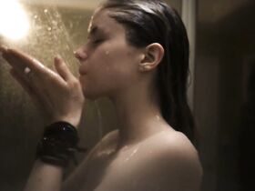 Эрин Мориарти секси – Внутри (2016)