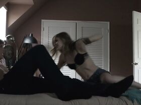 Эрин Мориарти секси – Внутри (2016) #11