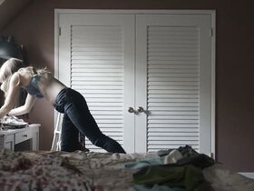 Эрин Мориарти секси – Внутри (2016) #7