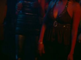 Николь Бахари секси – Черное зеркало s05e01 (2019) #3