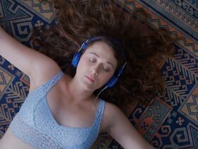 Роуз-Энн Дери секси – Conseils de famille s01e01-03 (2016) #5