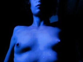 Сесиль де Франс голая – L'Art (délicat) de la séduction (2001) #6