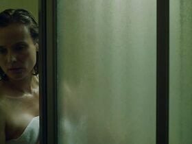 Дайан Крюгер голая – Оперативник (2019) #2