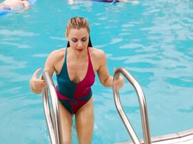 Кара Буоно секси – Очень странные дела s03e01 (2019)