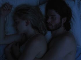 Сара Линдси секси – Пожалуйста, пойдем со мной (2019) #7