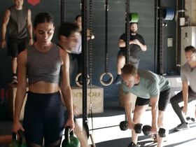 Мелисса Баррера секси – Жизнь s02e03 (2019) #2