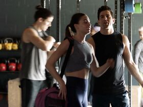 Мелисса Баррера секси – Жизнь s02e03 (2019) #4