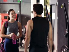 Мелисса Баррера секси – Жизнь s02e03 (2019) #6